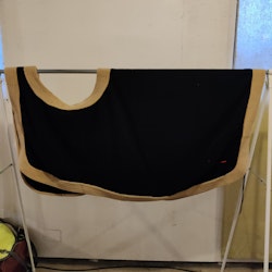 Svart ridtäcke fleece 145 cm