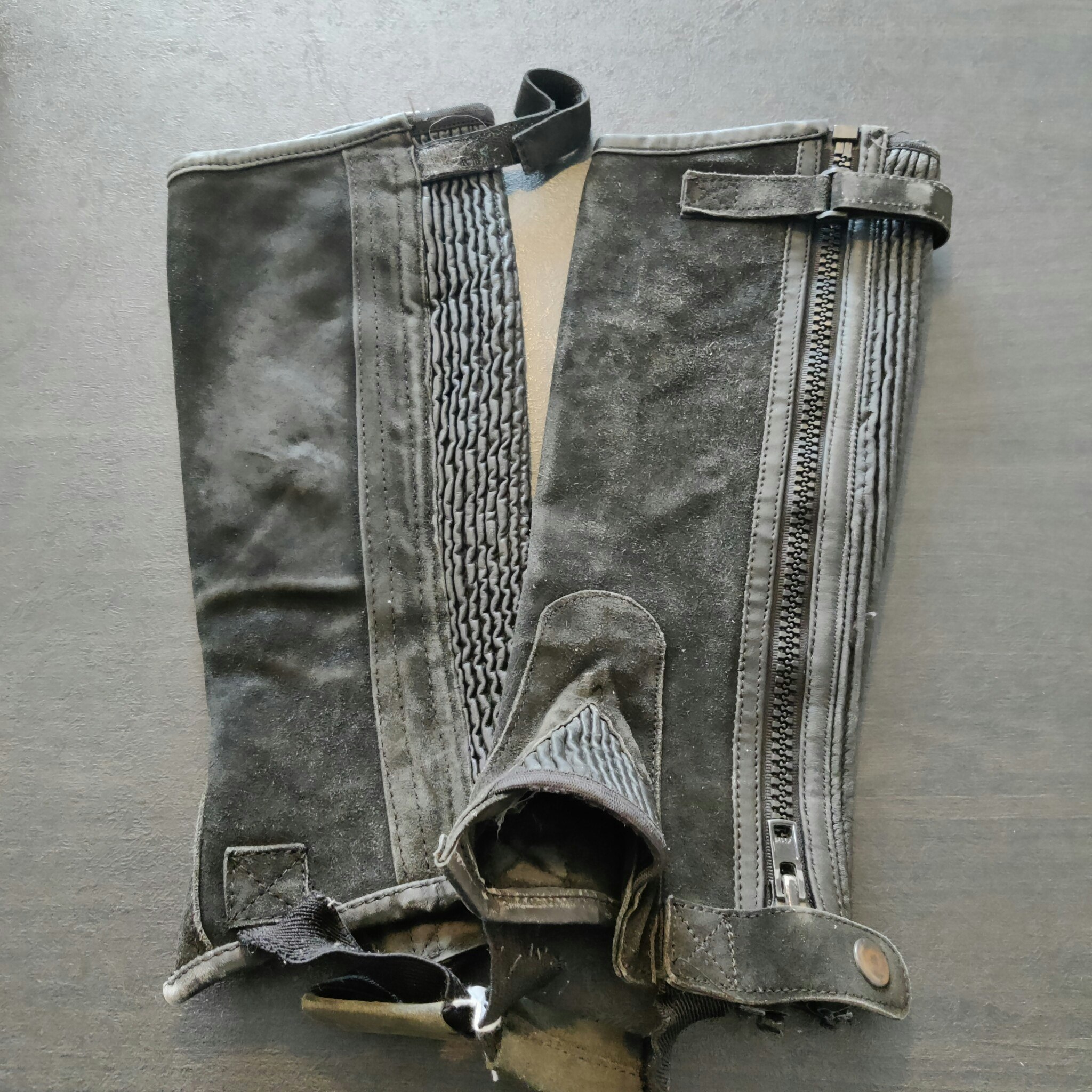 Svarta shortchaps i mocka Strl Small