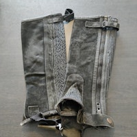 Svarta shortchaps i mocka Strl Small