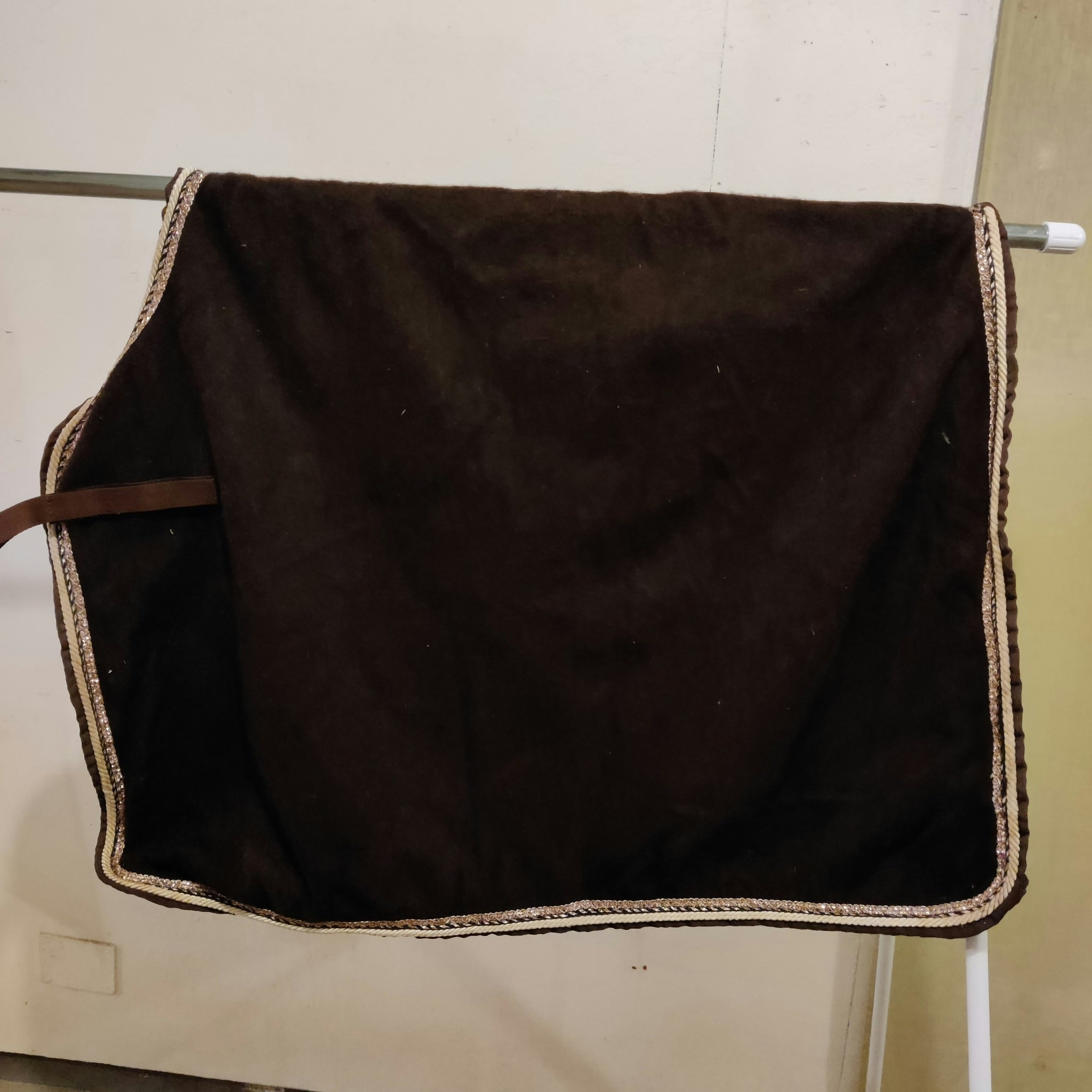 Brunt ländtäcke i ull 155 cm