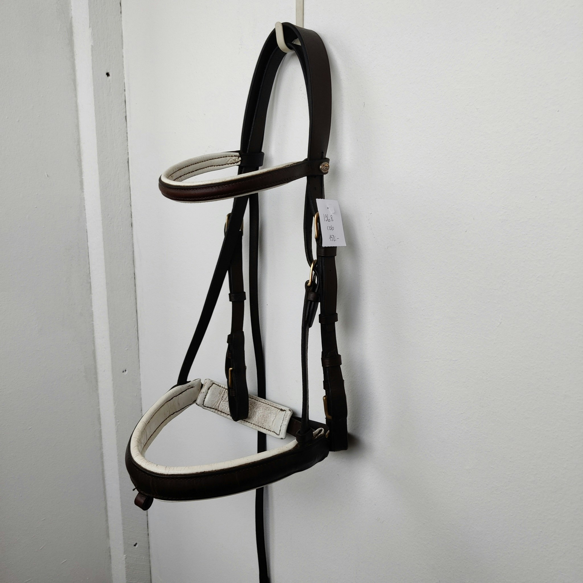 Brunt träns med vit fodring Jacson COB