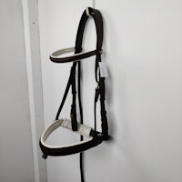 Brunt träns med vit fodring Jacson COB