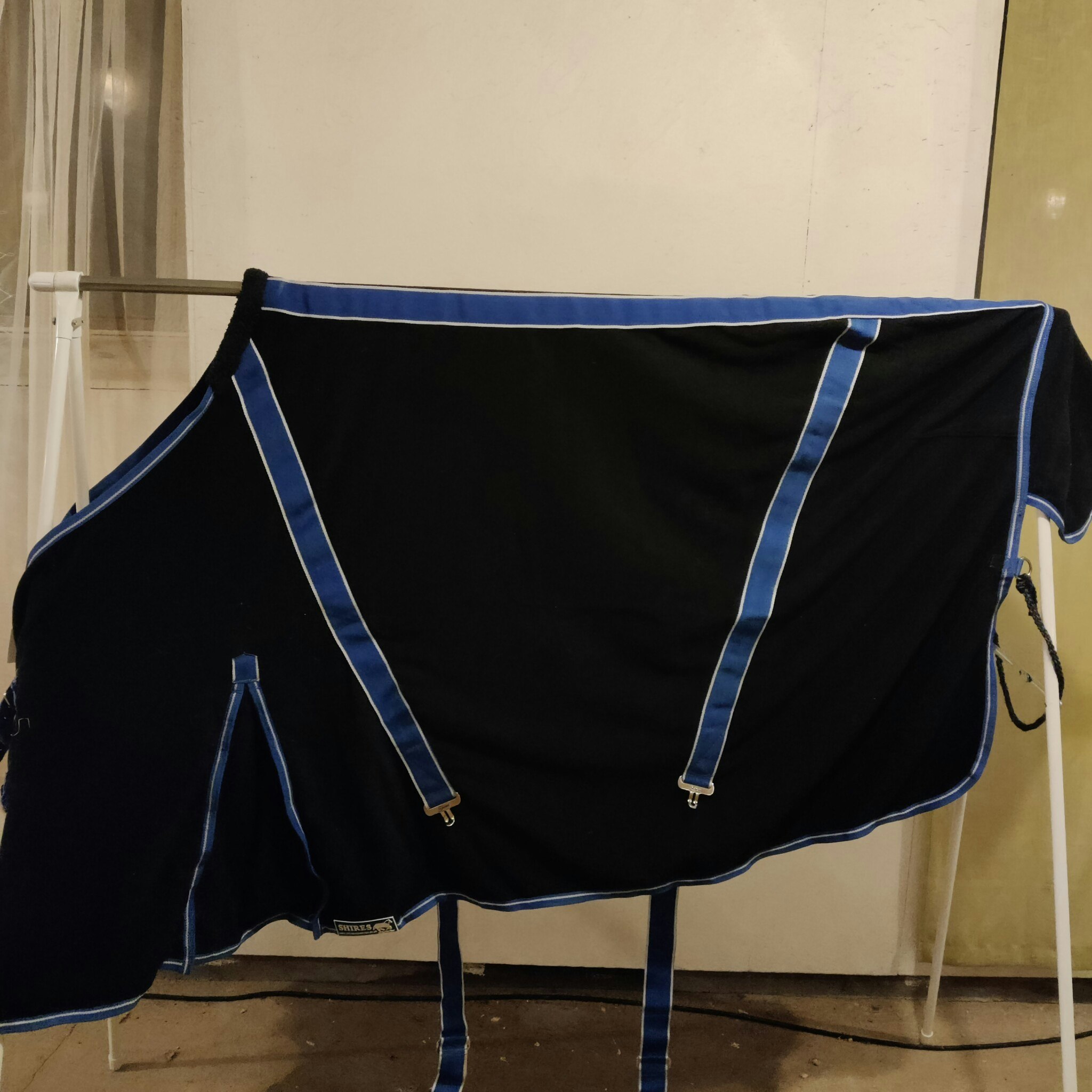 Blått fleecetäcke Shires 120 cm