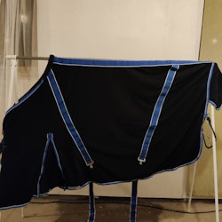 Blått fleecetäcke Shires 120 cm