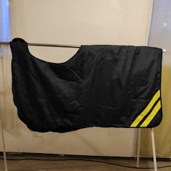 Blått ridtäcke med fleecefoder MEDIUM
