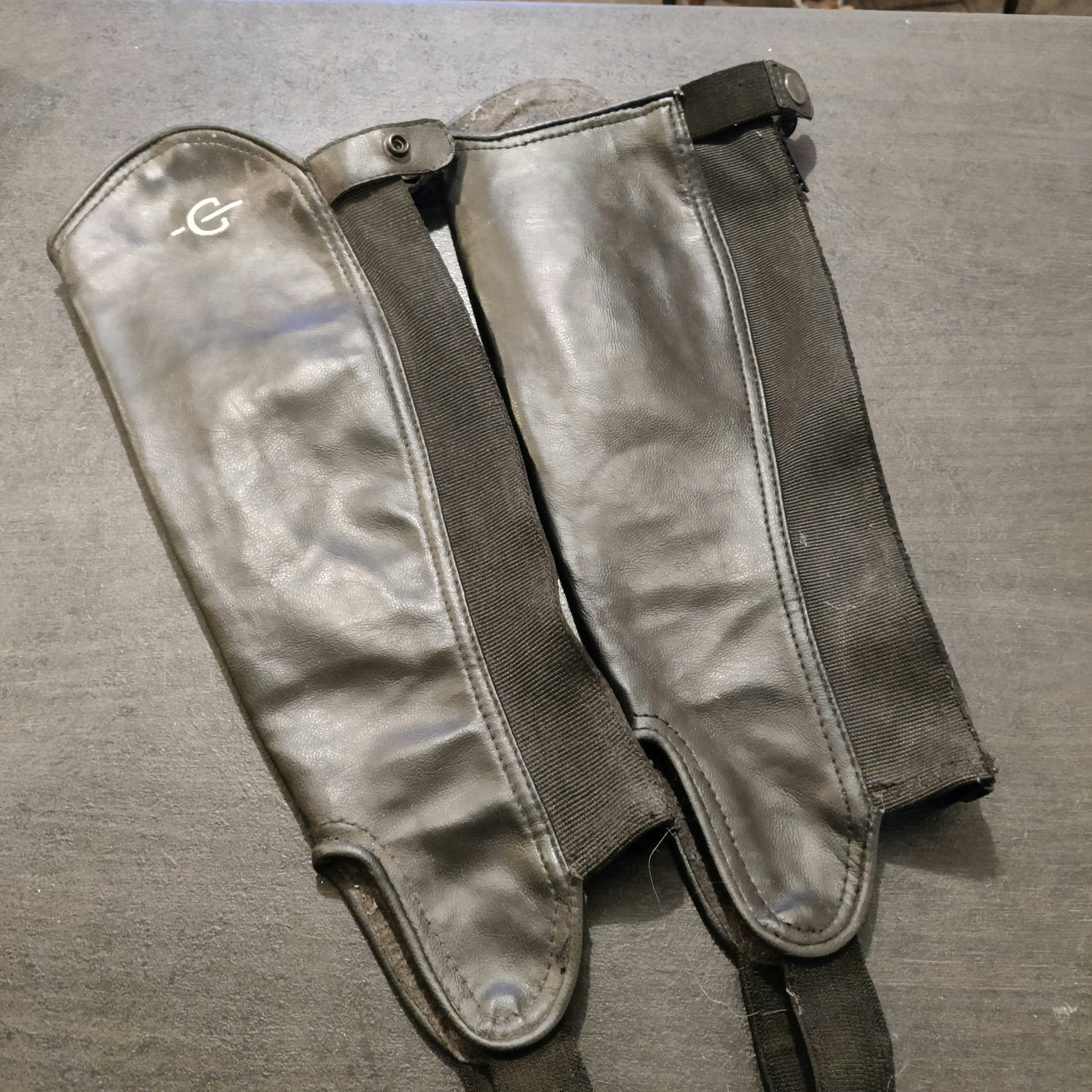 Svarta shortchaps med bling Covalliero SMALL