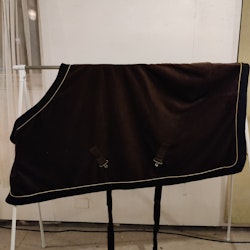 Brunt fleecetäcke med gjordar 115 cm