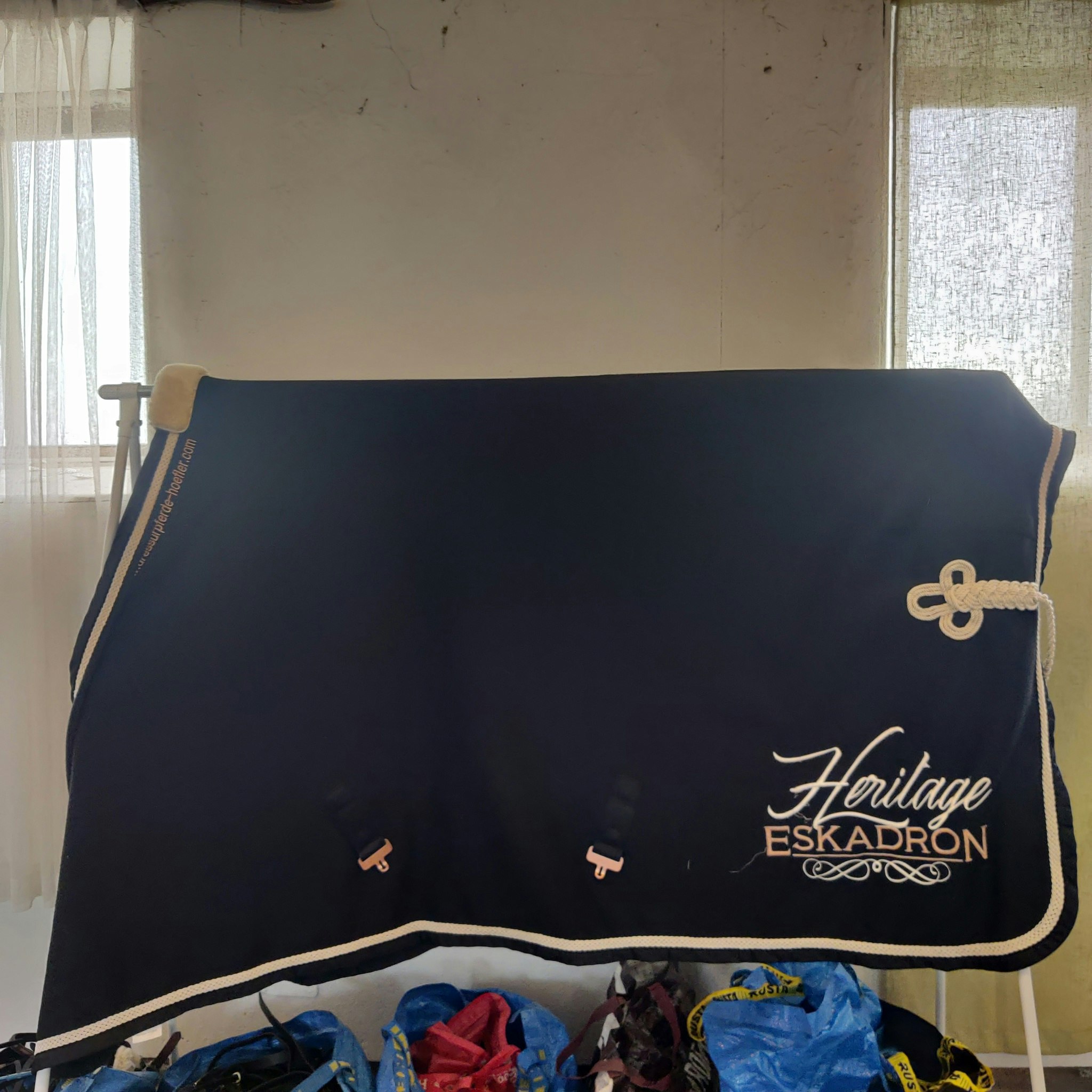 Svart fleecetäcke 160 cm Eskadron