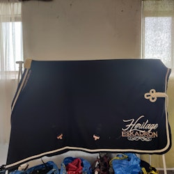 Svart fleecetäcke 160 cm Eskadron