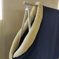 Blått fleecetäcke med krage 145 cm