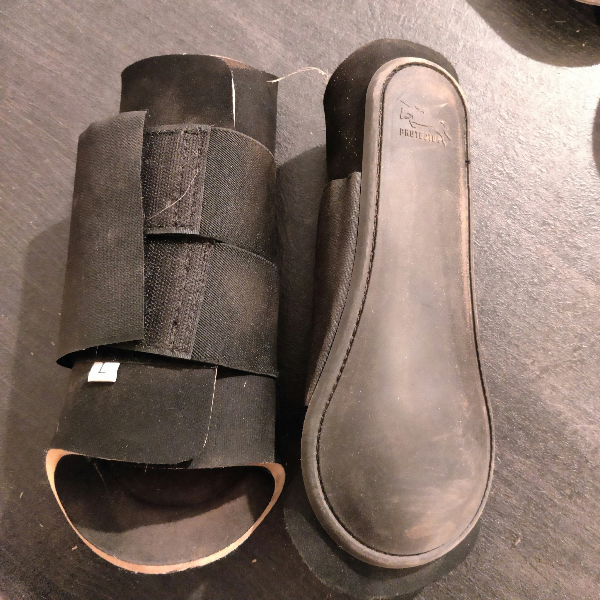 Svarta strykkappor Protector LARGE