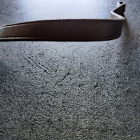 Mörkbrunt slätt pannband Claridge House 40 cm