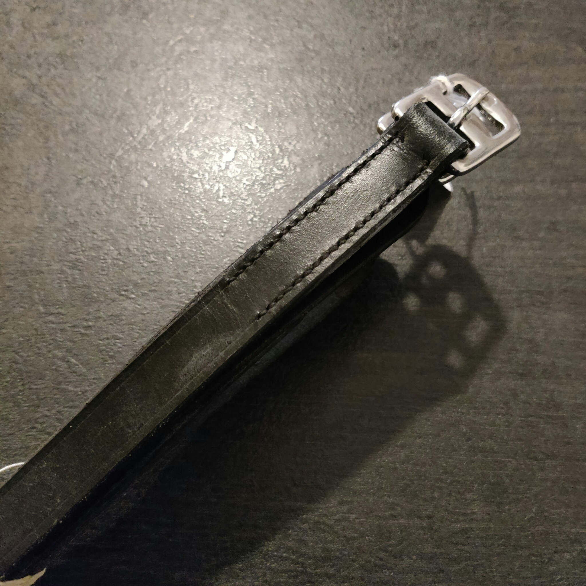 Smala svarta stigläder 135 cm
