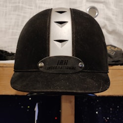 Svart ridhjälm Jacson IRH strl 59