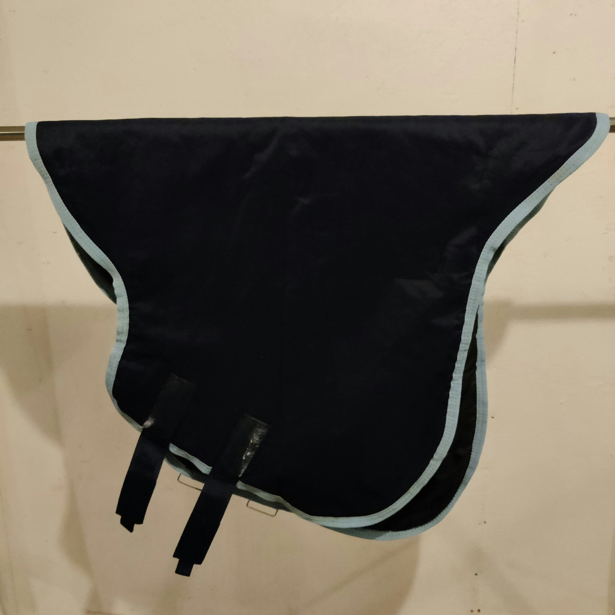 66.55 Blått regntäcke med löstagbar hals 125 cm ca 100 g Pessoa