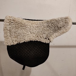 Svart vojlock med fårskinn FULL