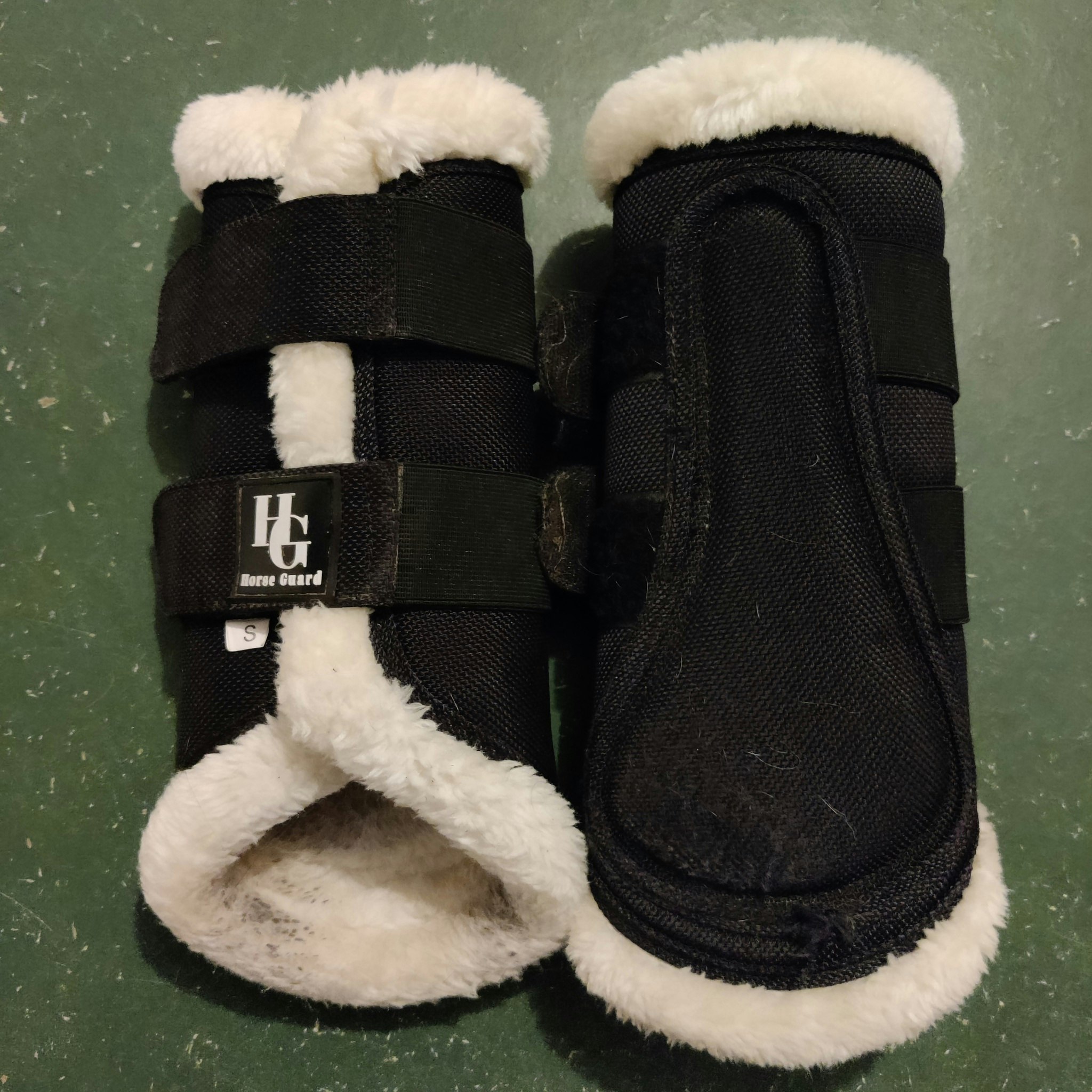 Svarta damasker med ludd Horseguard SMALL