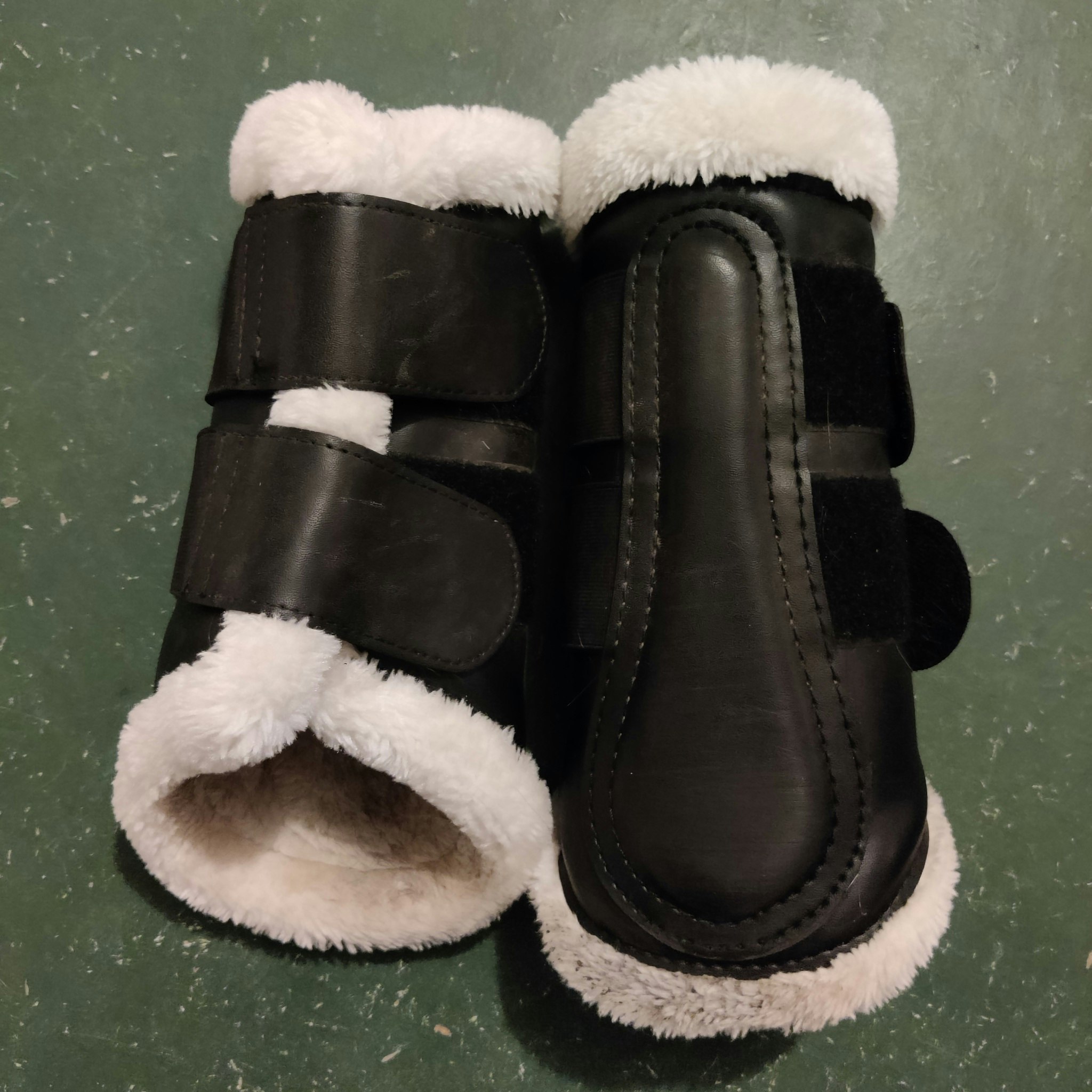 Svarta damasker med ludd MEDIUM
