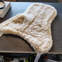 Sadelpadd "fuskfårskinn" PONNY