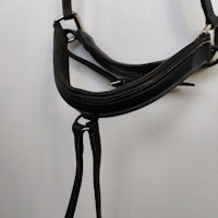 Svart bred nosgrimma FULL