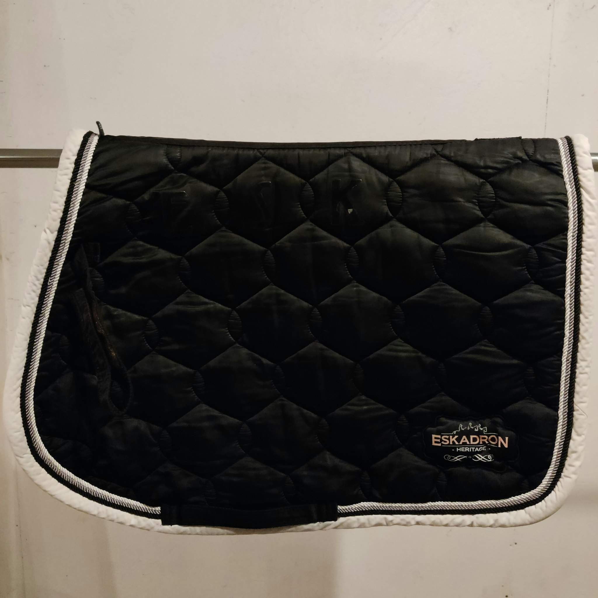 Svart schabrak Eskadron Heritage FULL