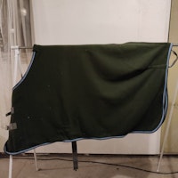 Grönt fleecetäcke 115 cm
