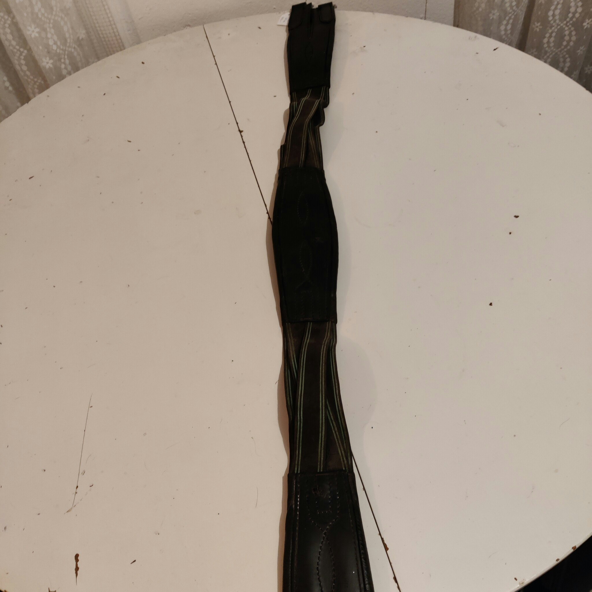 Svart sadelgjord med resårer 130 cm