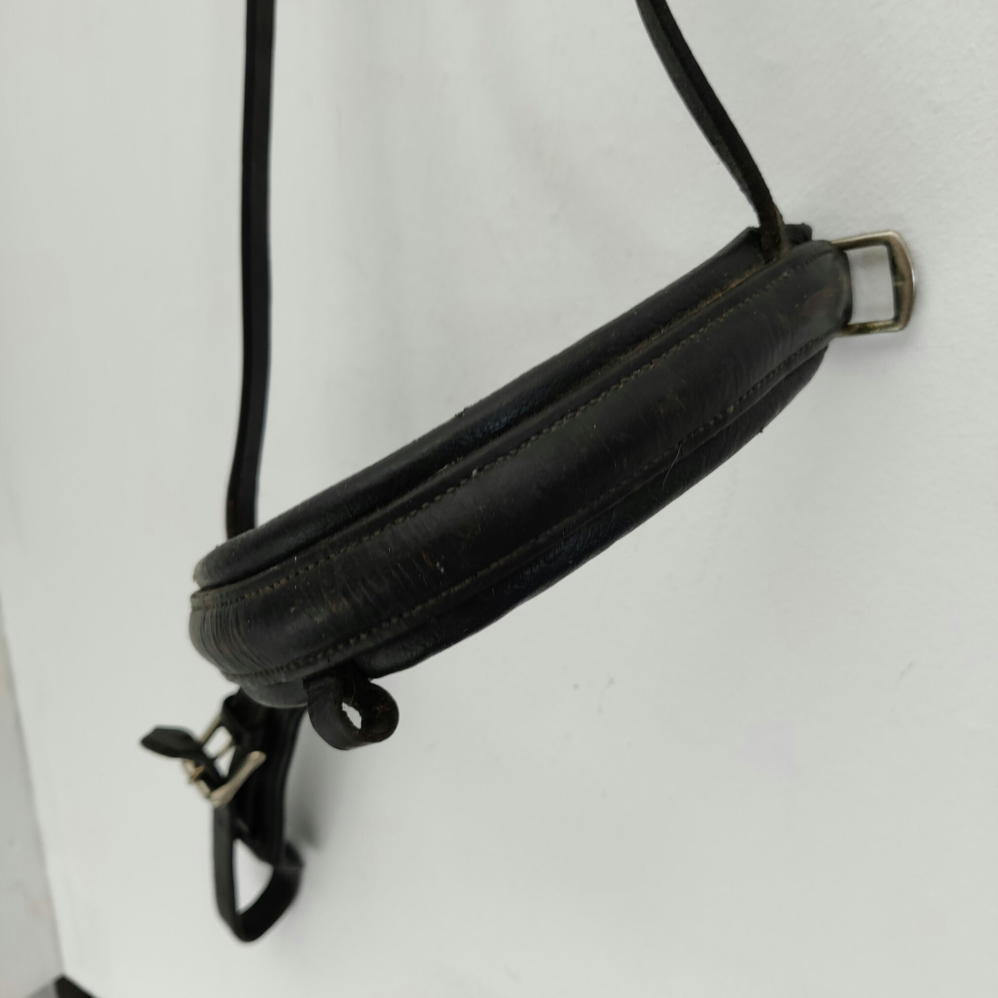 Svart bred nosgrimma  FULL