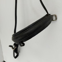 Svart bred nosgrimma  FULL