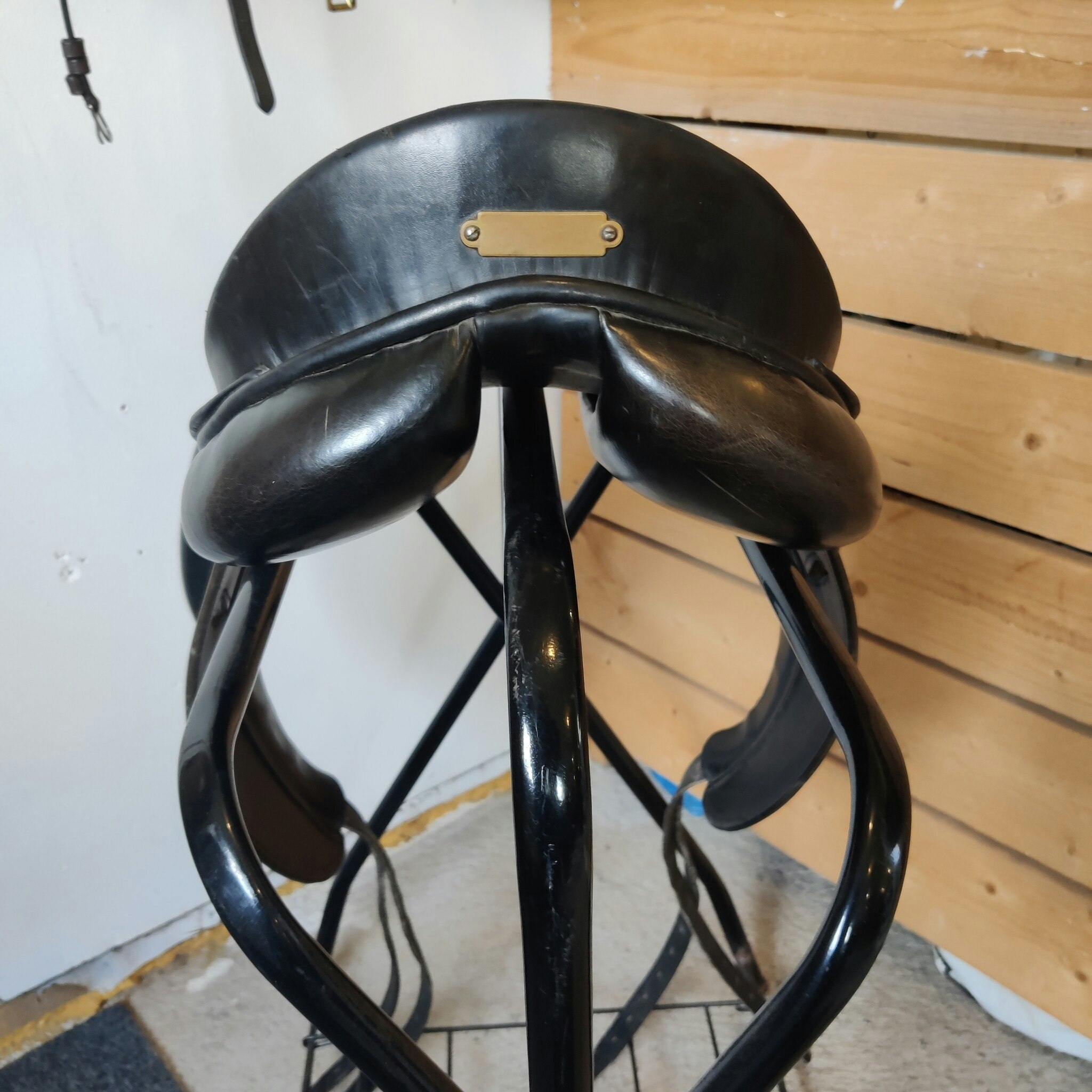 Svart dressyrsadel 16 tum 31 Zaldi