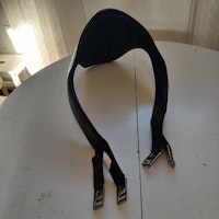 Svart sadelgjord med platta 140 cm