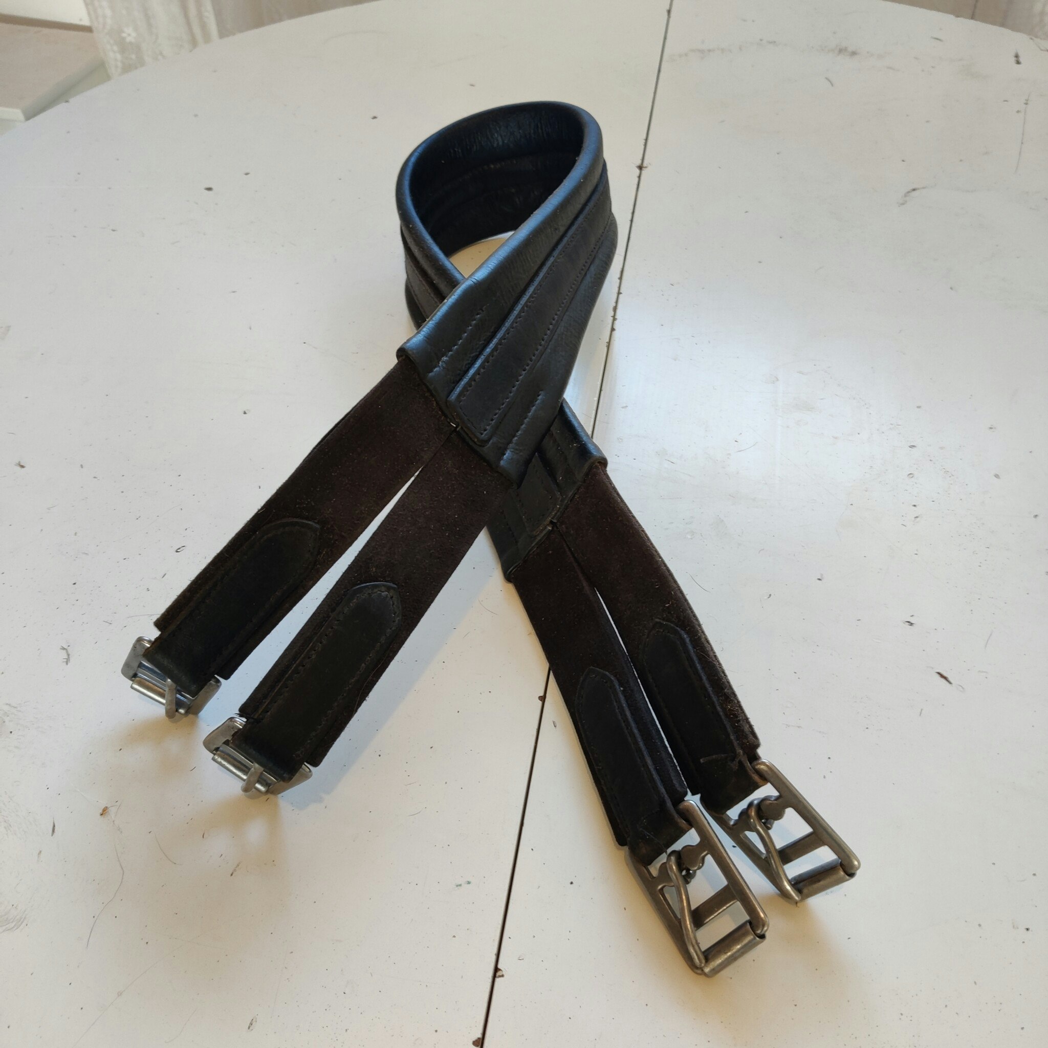 Svart sadelgjord 110 cm