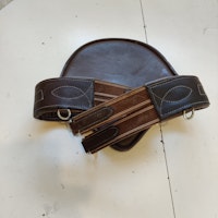 Brun sadelgjord med platta 115 cm Claridge House