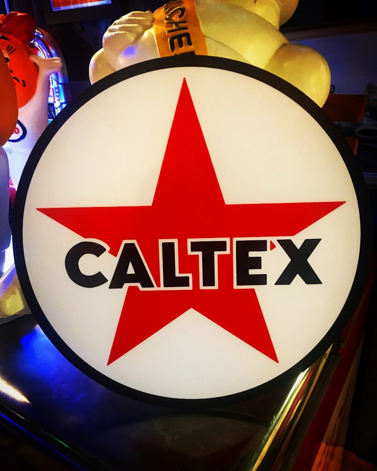 Retro skylt vinyl 30cm Caltex bensin