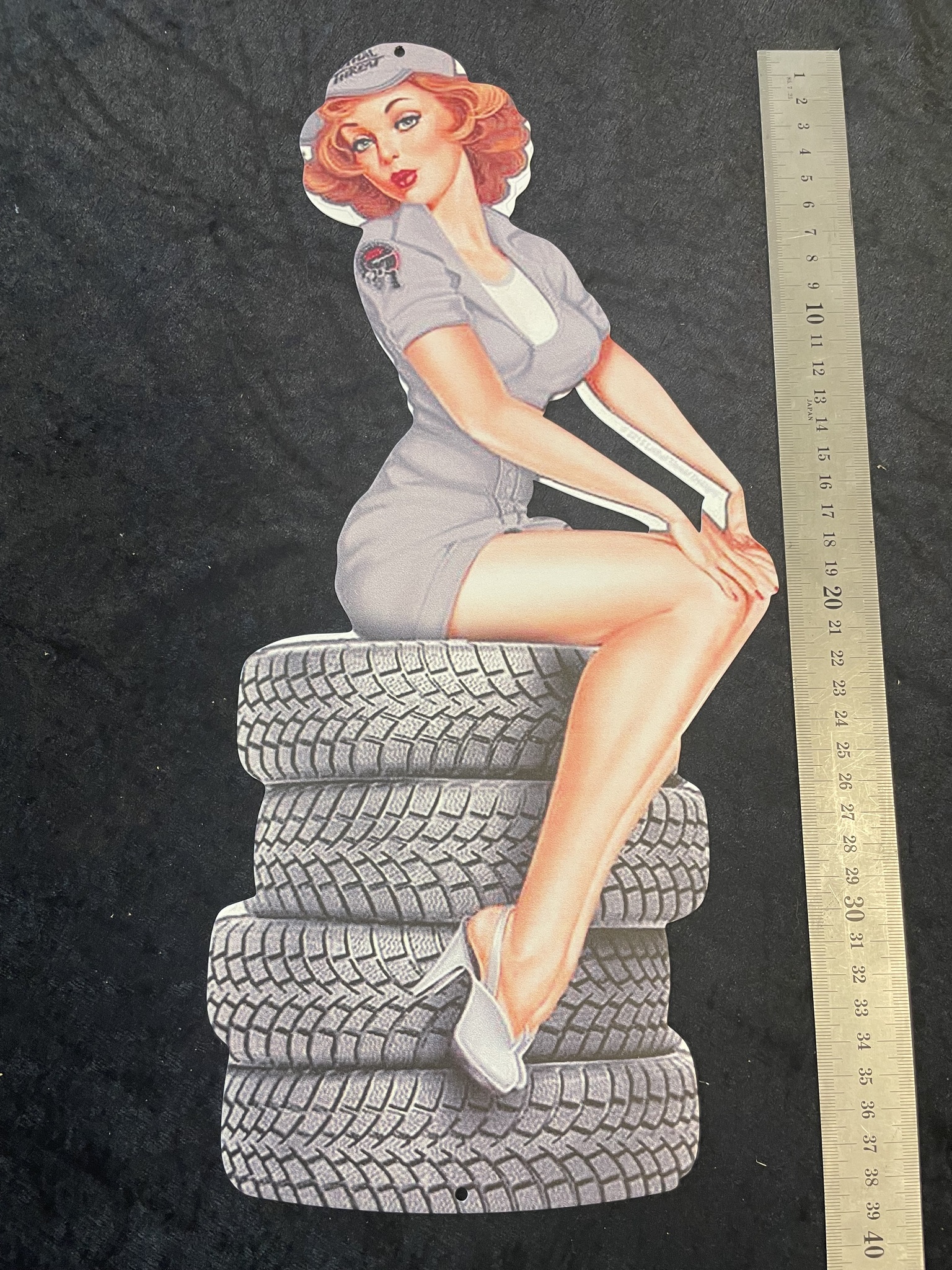 Tyre Girl Plåtskylt