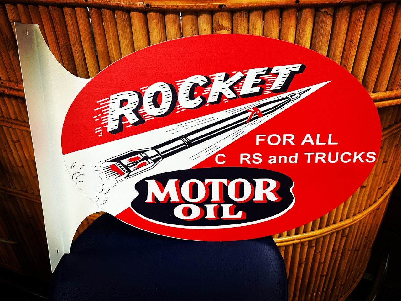 Rocket Motoroil Plåtskylt med väggfäste