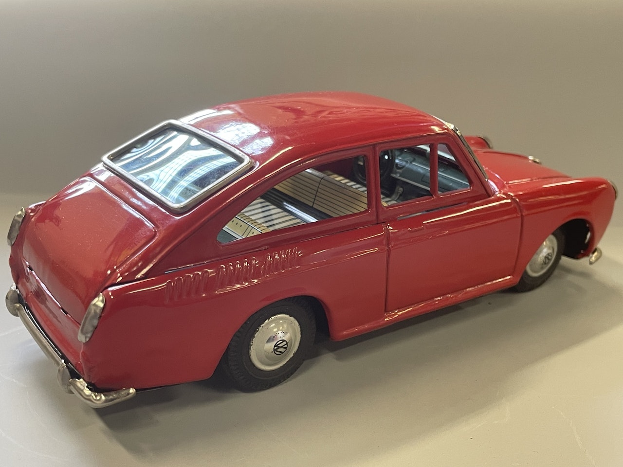 Bandai #  Volkswagen TL 1600 Fastback i kartong