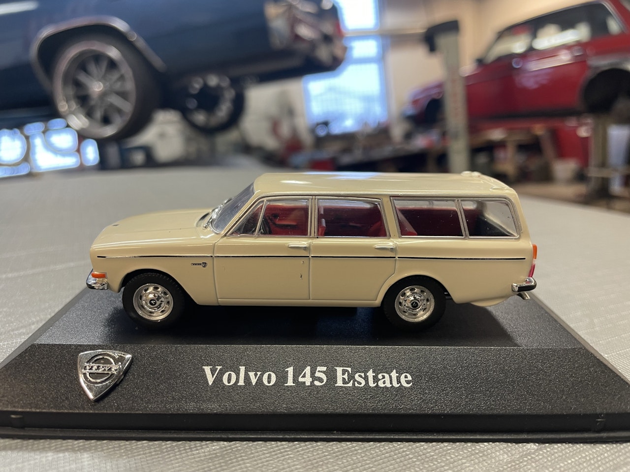 Volvo 145 Herrgårdsvagn 1:43 Atlas Models Sea Street Garage