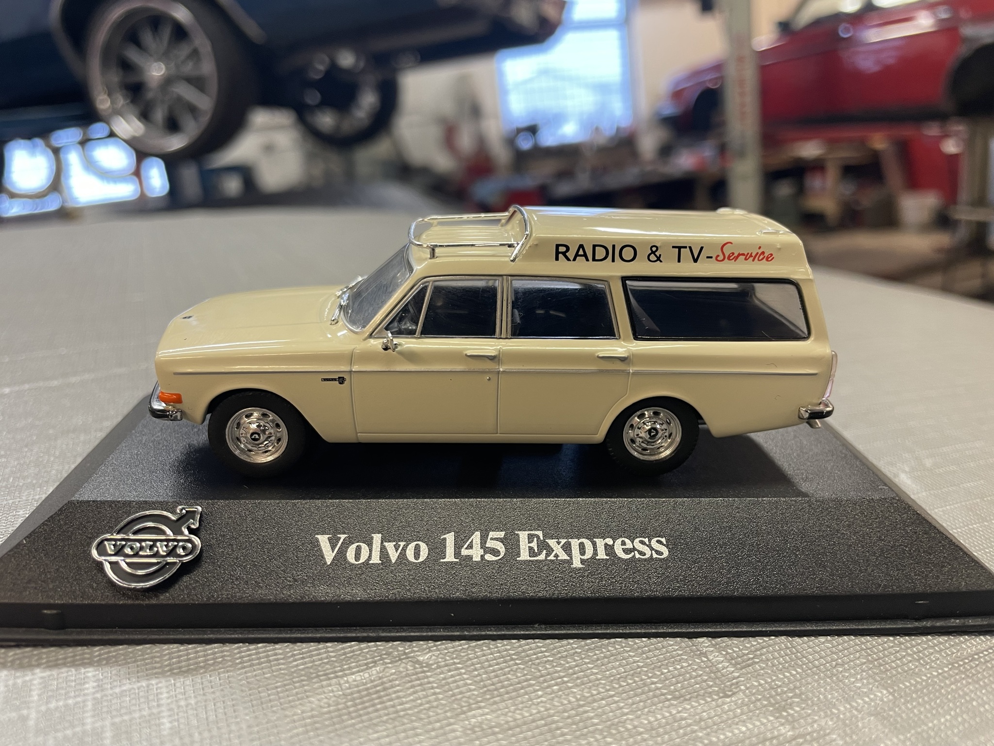 Volvo 145 Express Herrgårdsvagn 1:43  Atlas Models Sea Street Garage
