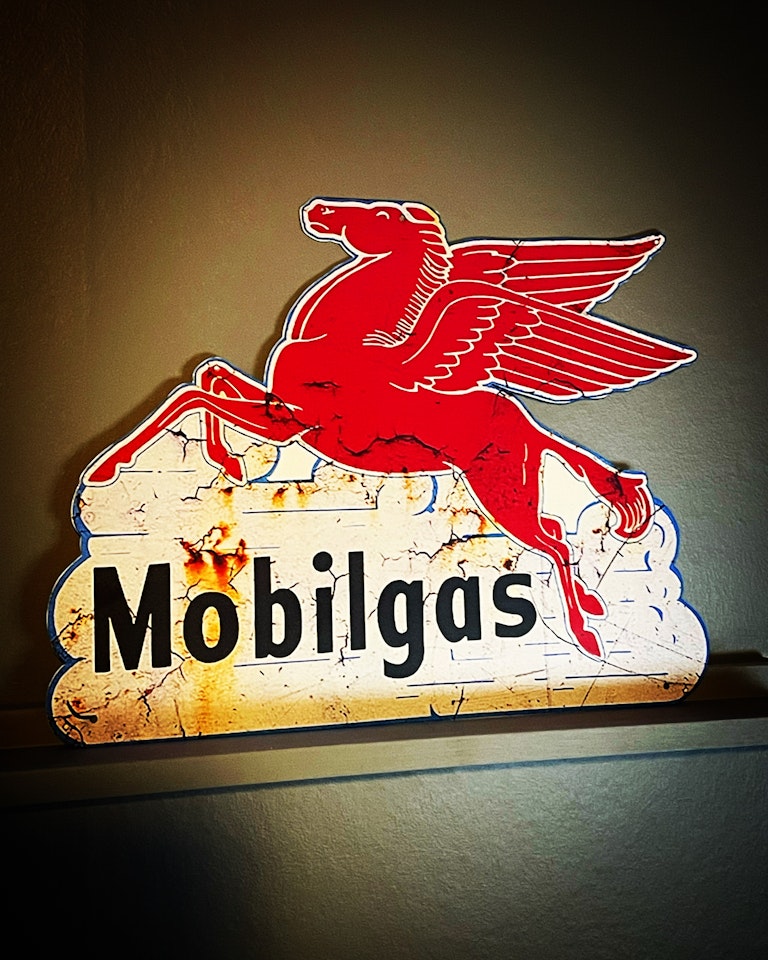 Mobilgas Pegasus Plåtskylt. www.seastreetgarage.se