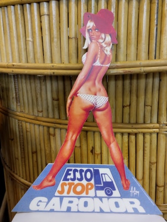 Esso Stop Pinup skylt