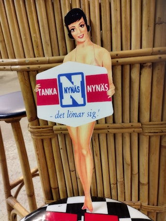 Nynäs Pinup skylt