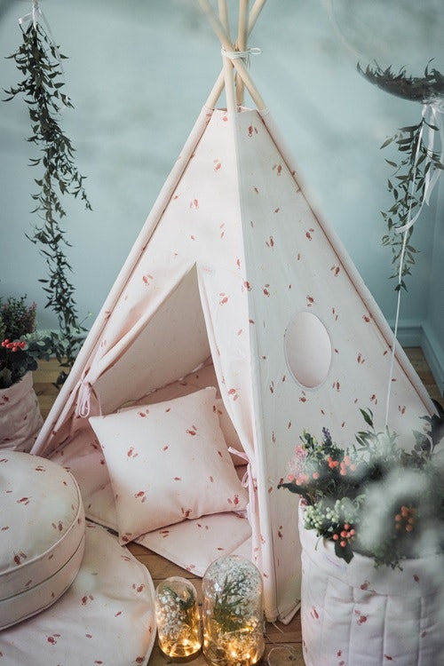 Tipi tält Rosé tipitält med lekmatta och kuddar Tipi tält Rosé tipitält med lekmatta och kuddar
