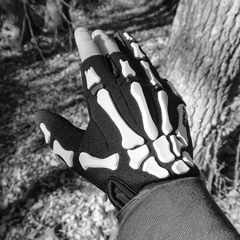 Höstlovs rea: Death Grip Gloves