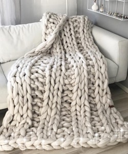 LARGE LUXE CHUNKY KNIT BLANKET