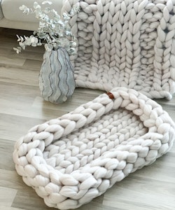 CHUNKY KNIT BABY BED