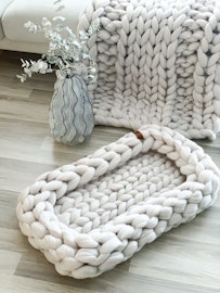 CHUNKY KNIT BABY BED