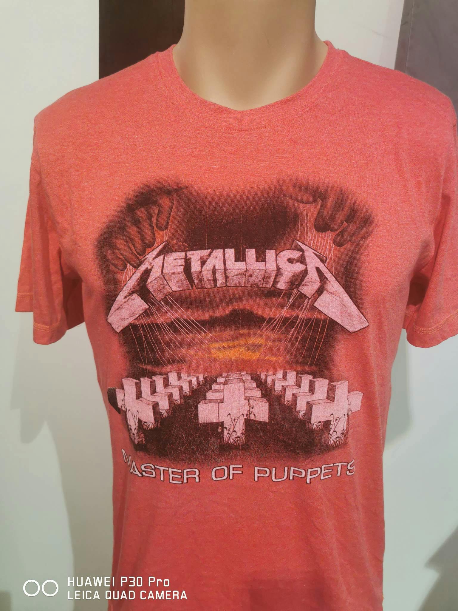 T-shirt med Metallica-tryck