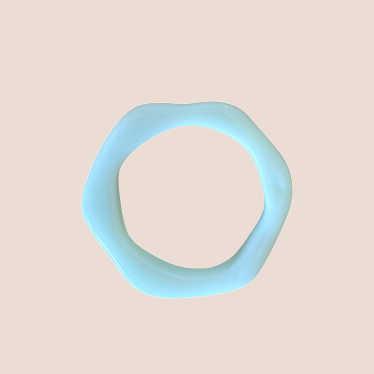 Pastellblå smyckesring i akrylplast
