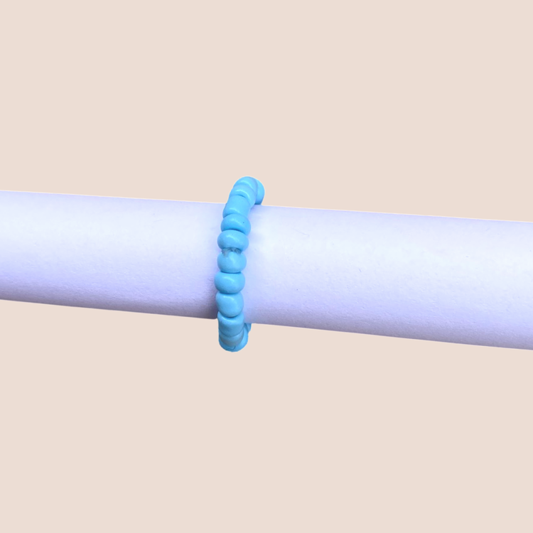 Ljusblå ring av pärlor som smycke från BOB-C
